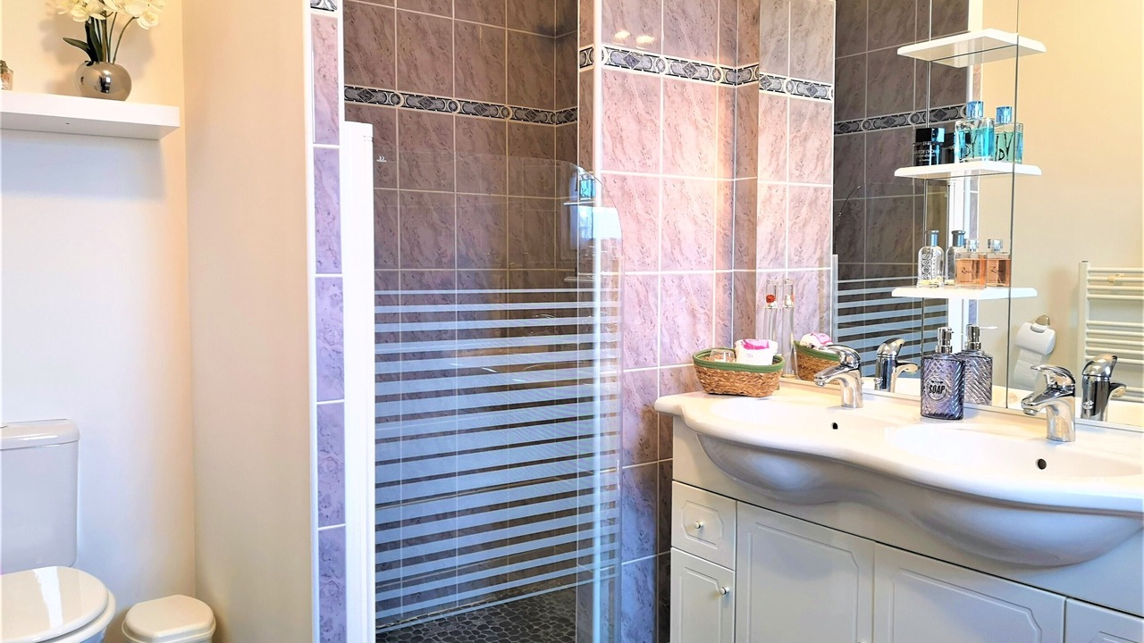 Photo of Bathroom in Entrecasteaux