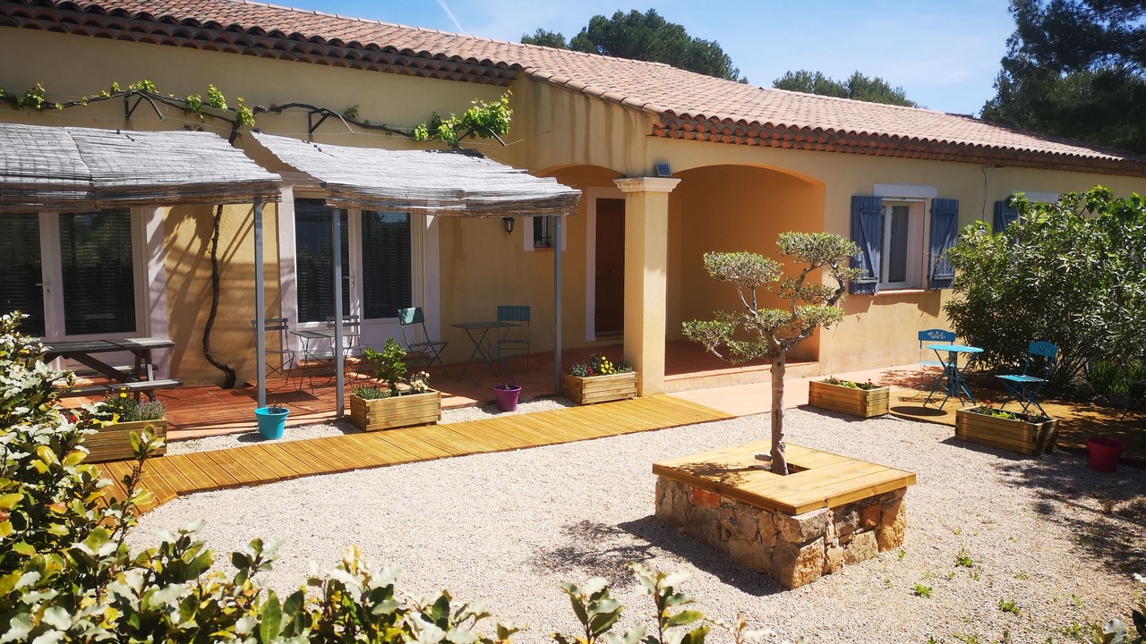 Photo of Patio Balcony in Entrecasteaux