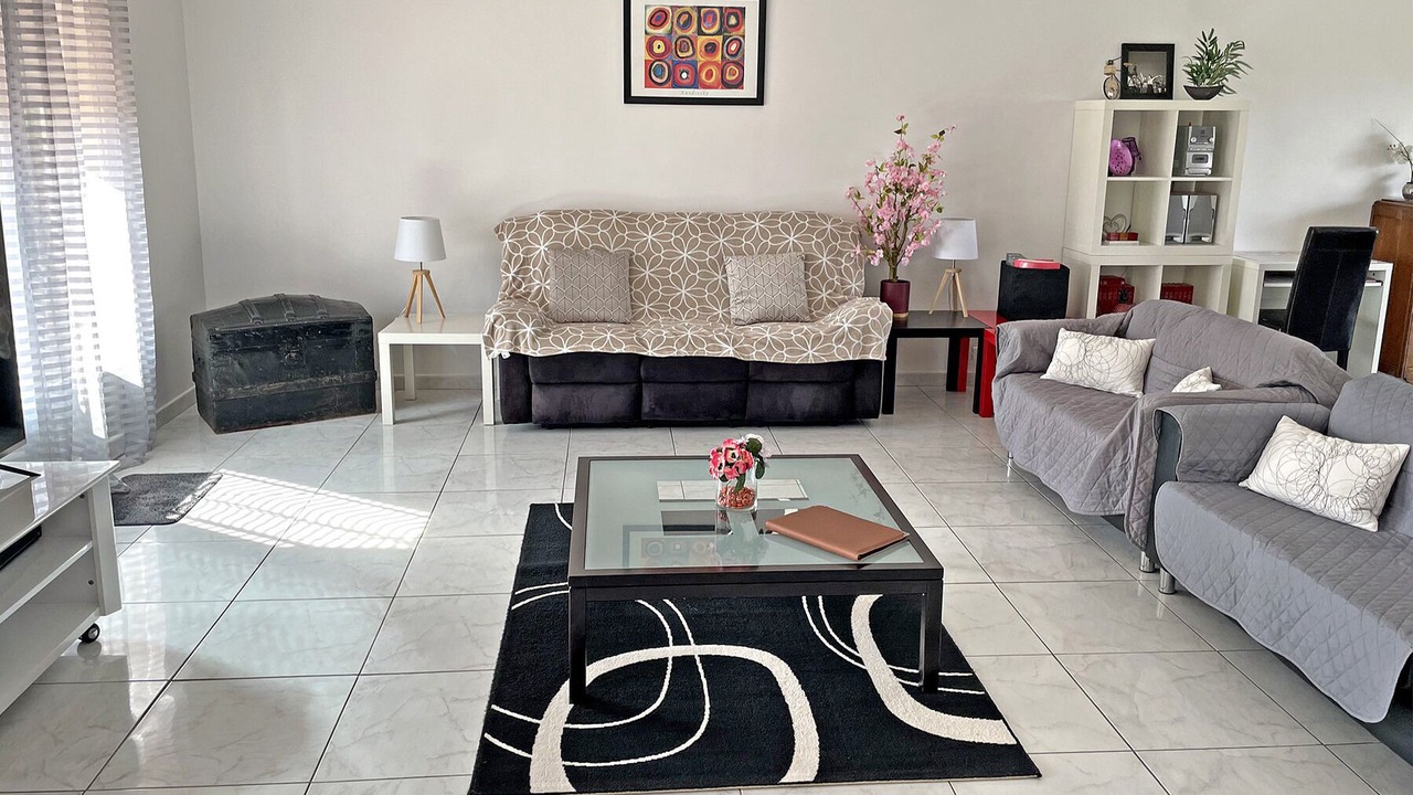 Photo of Livingroom in Entrecasteaux