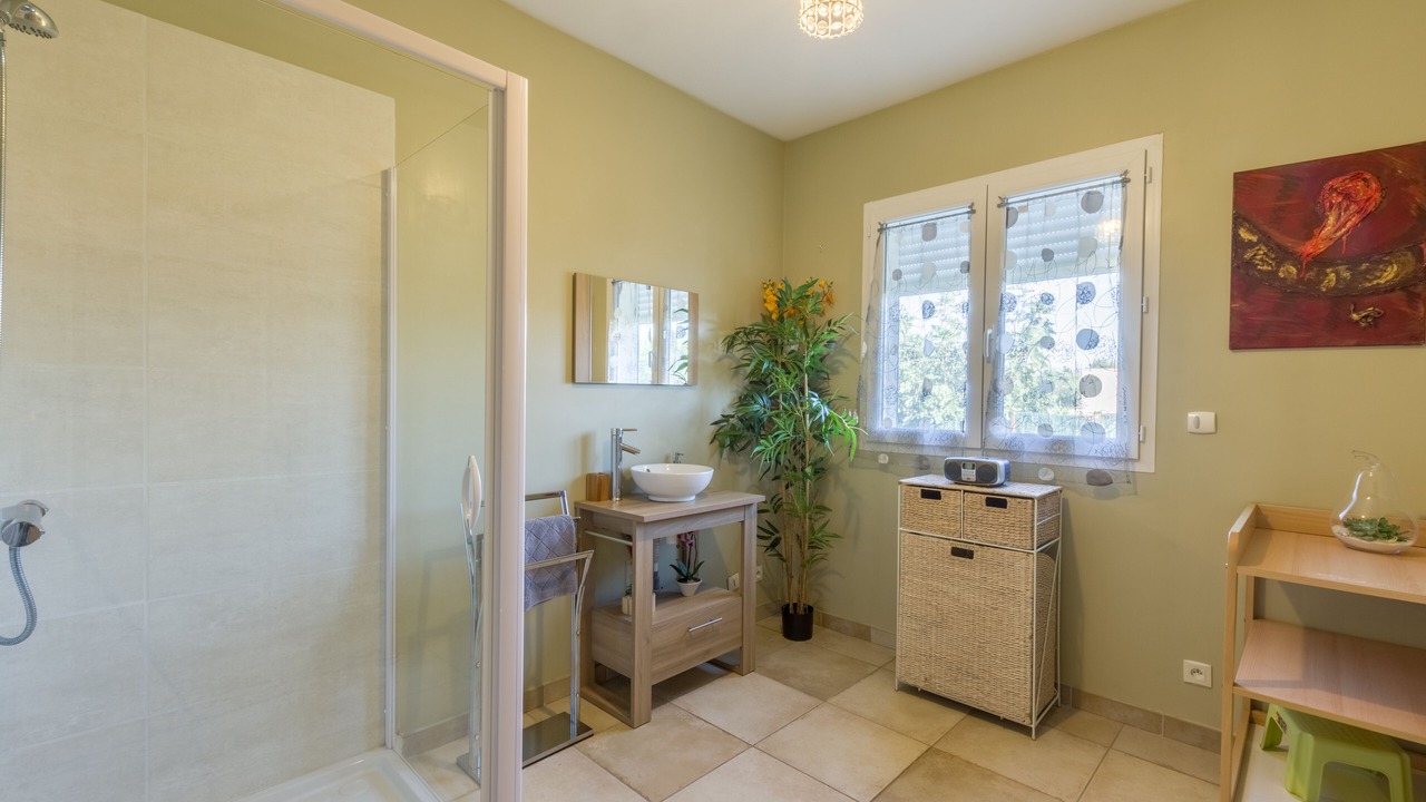 Photo of Bathroom in Plaissan