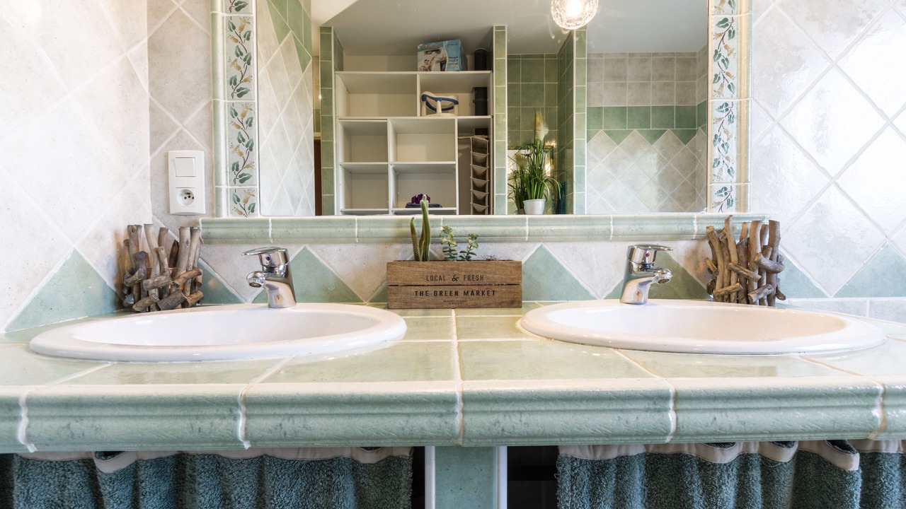 Photo of Bathroom in Plaissan