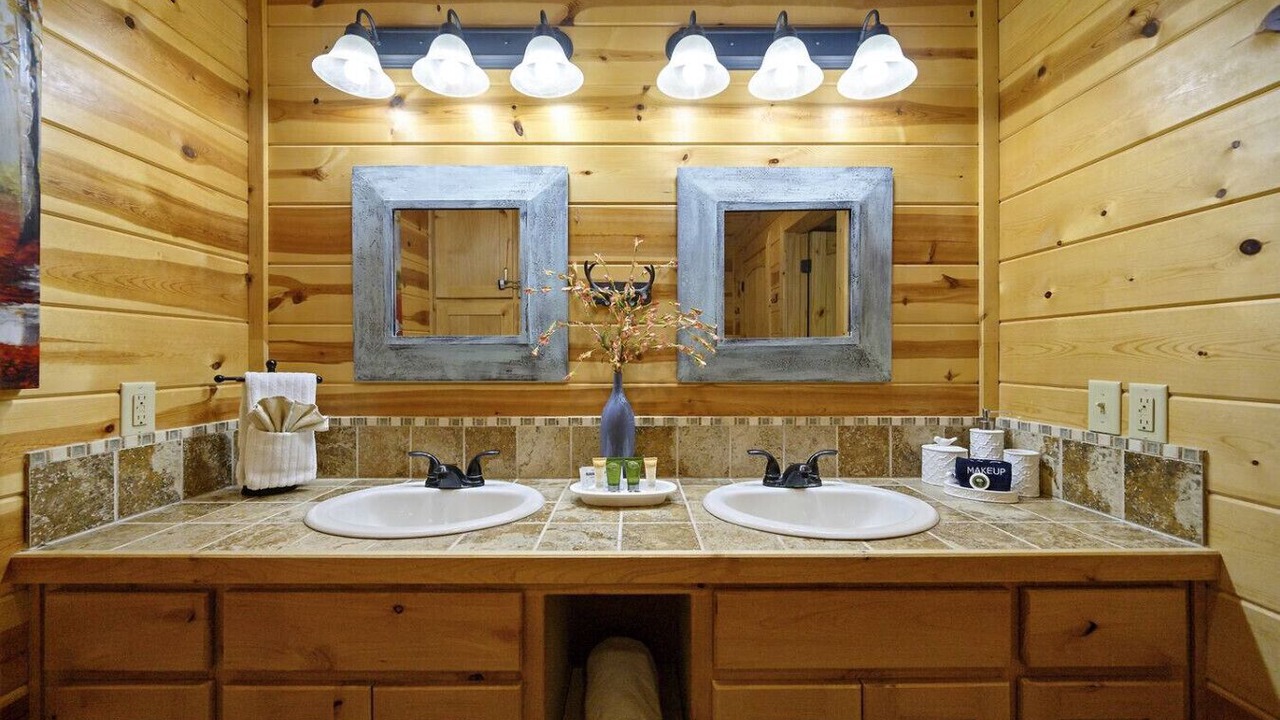 Photo of Bathroom in Broken Bow