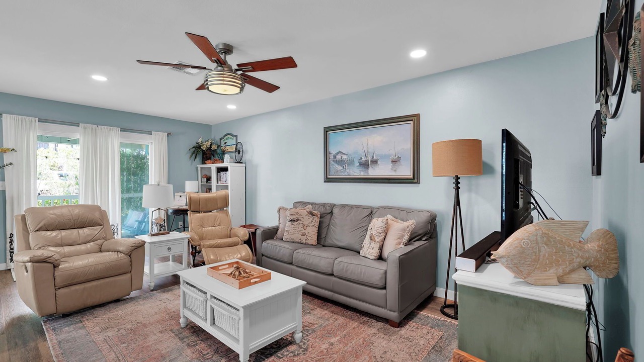 Photo of Livingroom in Surfcrest Village