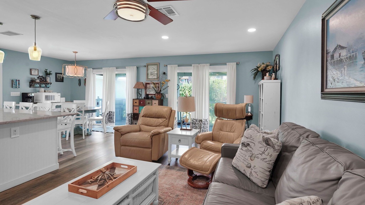 Photo of Livingroom in Surfcrest Village