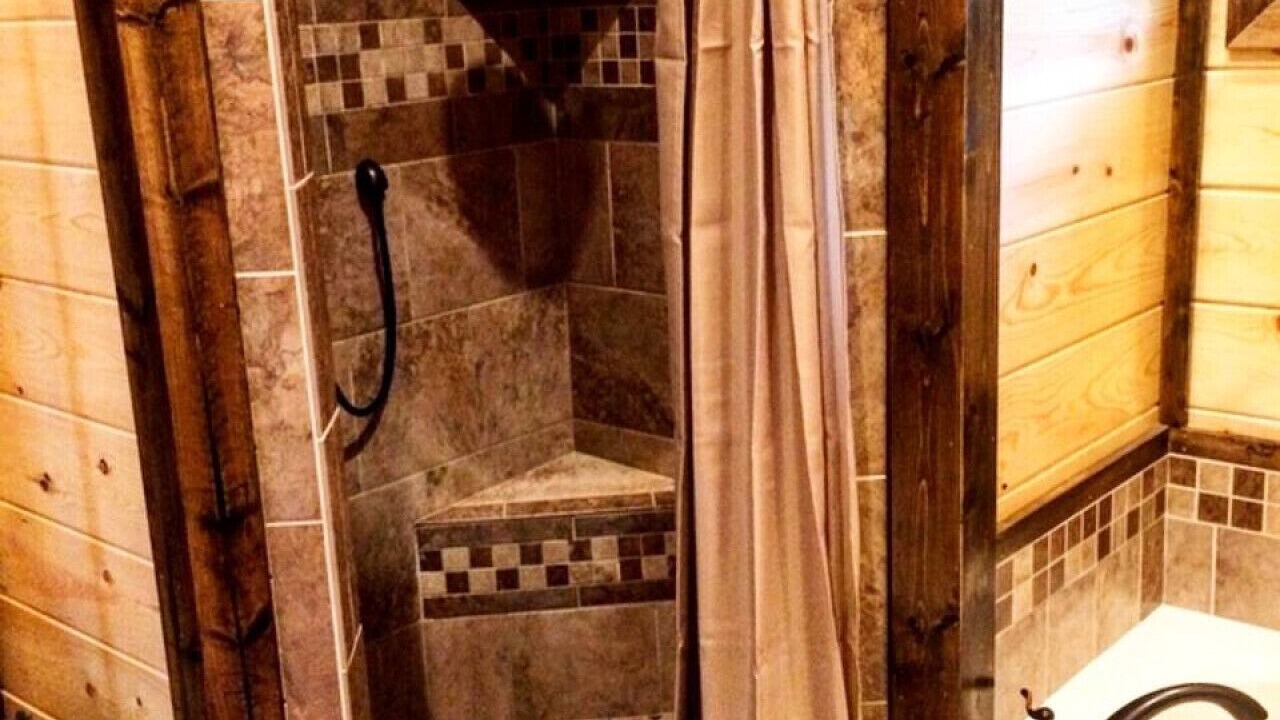 Photo of Bathroom in Broken Bow