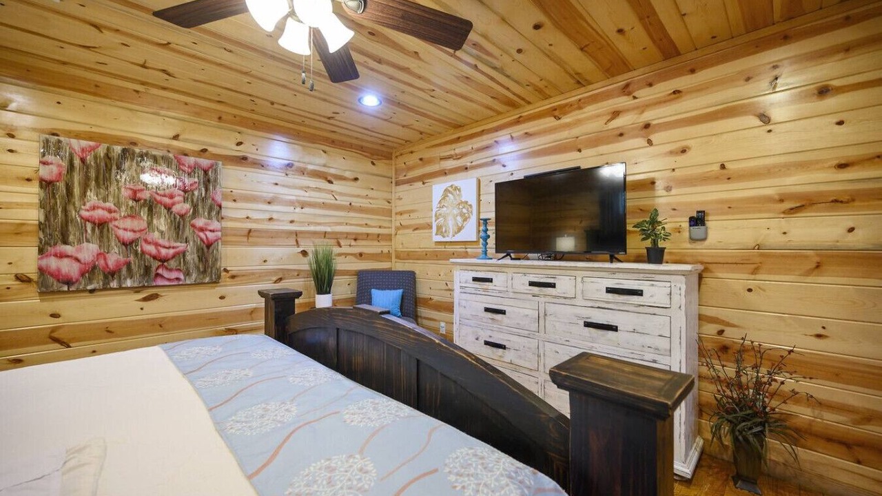 Photo of Bedroom in Broken Bow