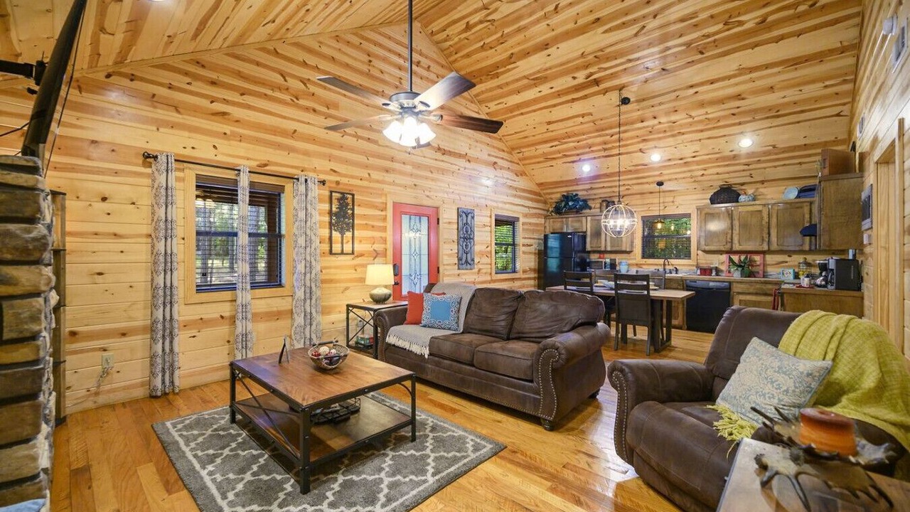 Photo of Livingroom in Broken Bow