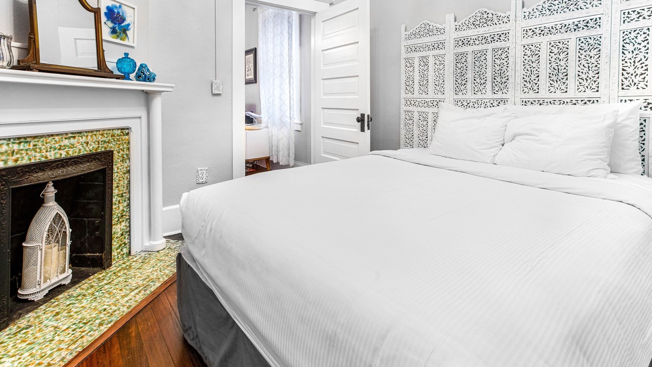 Photo of Bedroom in Historic District - North
