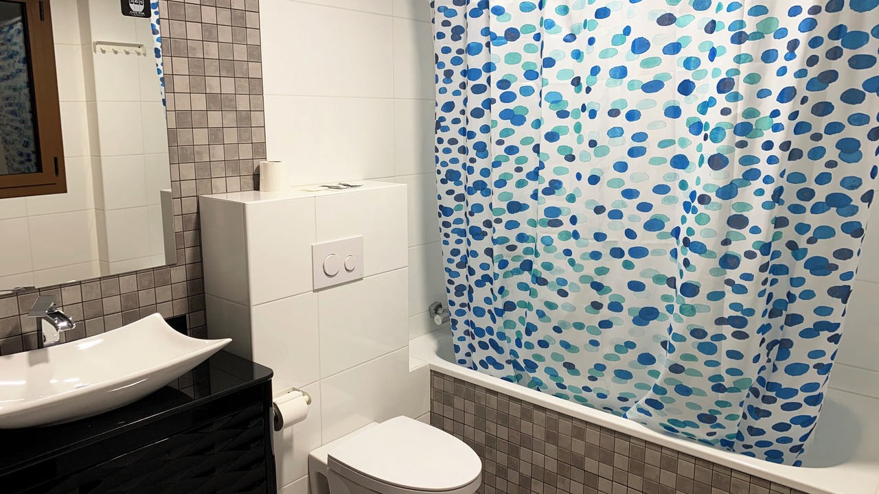 Photo of Bathroom in Arans