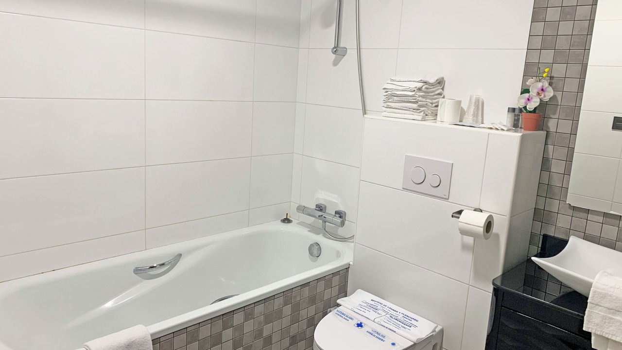 Photo of Bathroom in Arans
