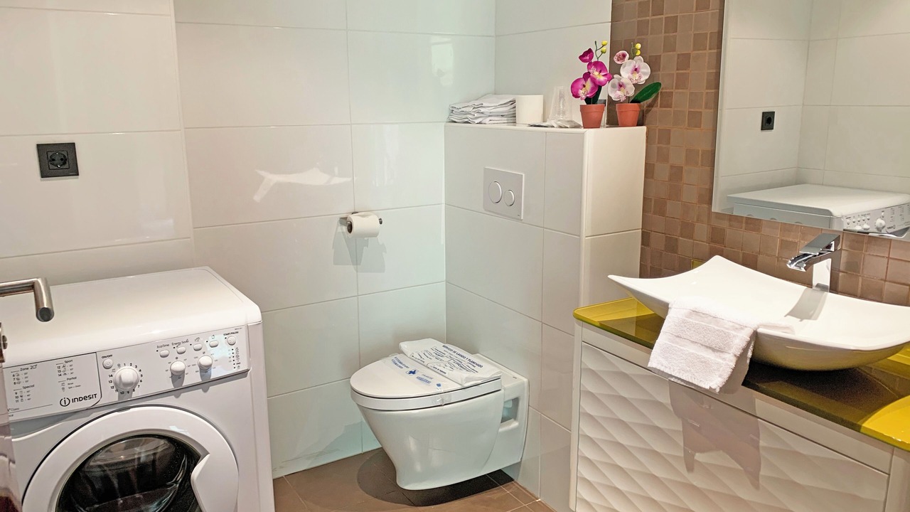 Photo of Bathroom in Arans