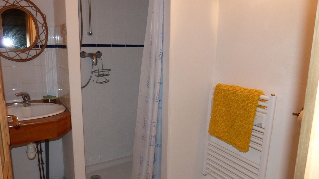 Photo of Bathroom in Engravies