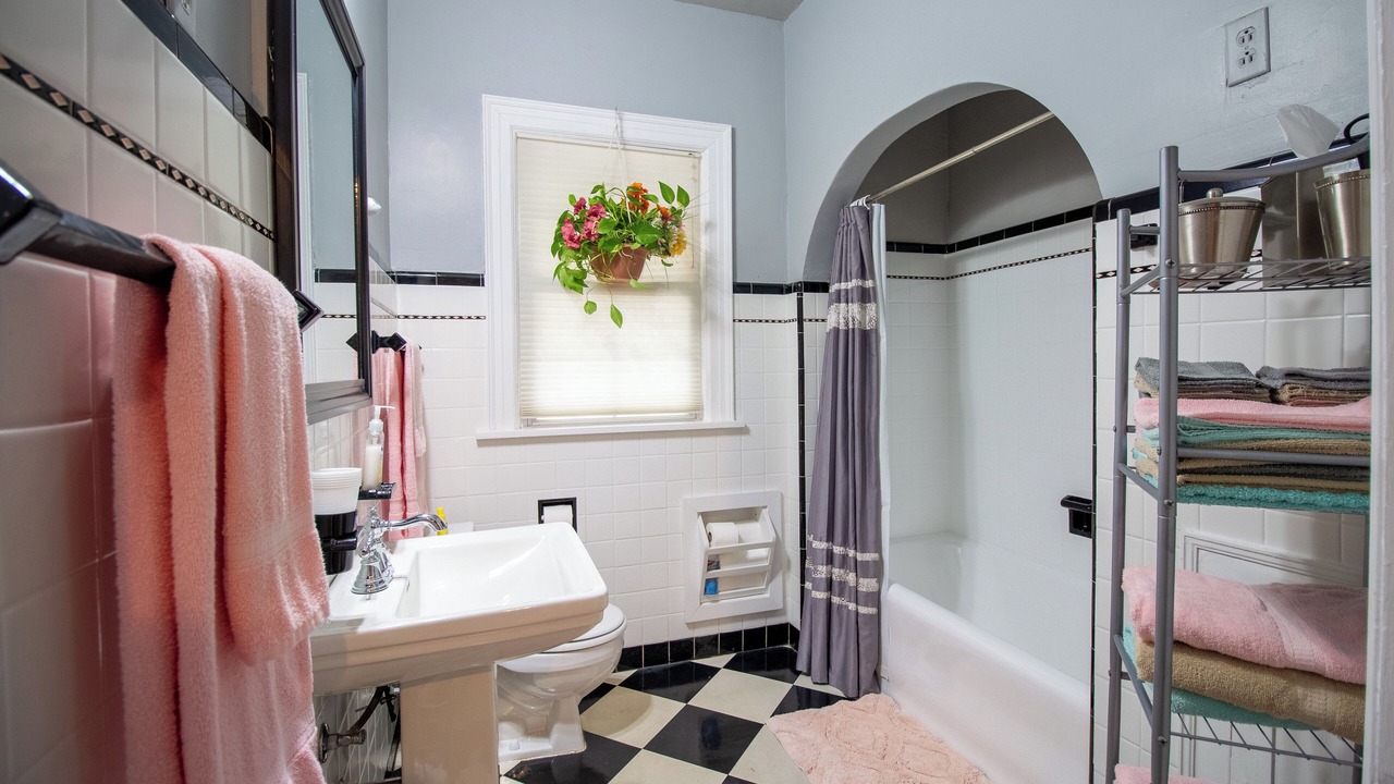 Photo of Bathroom in Central Oklahoma City