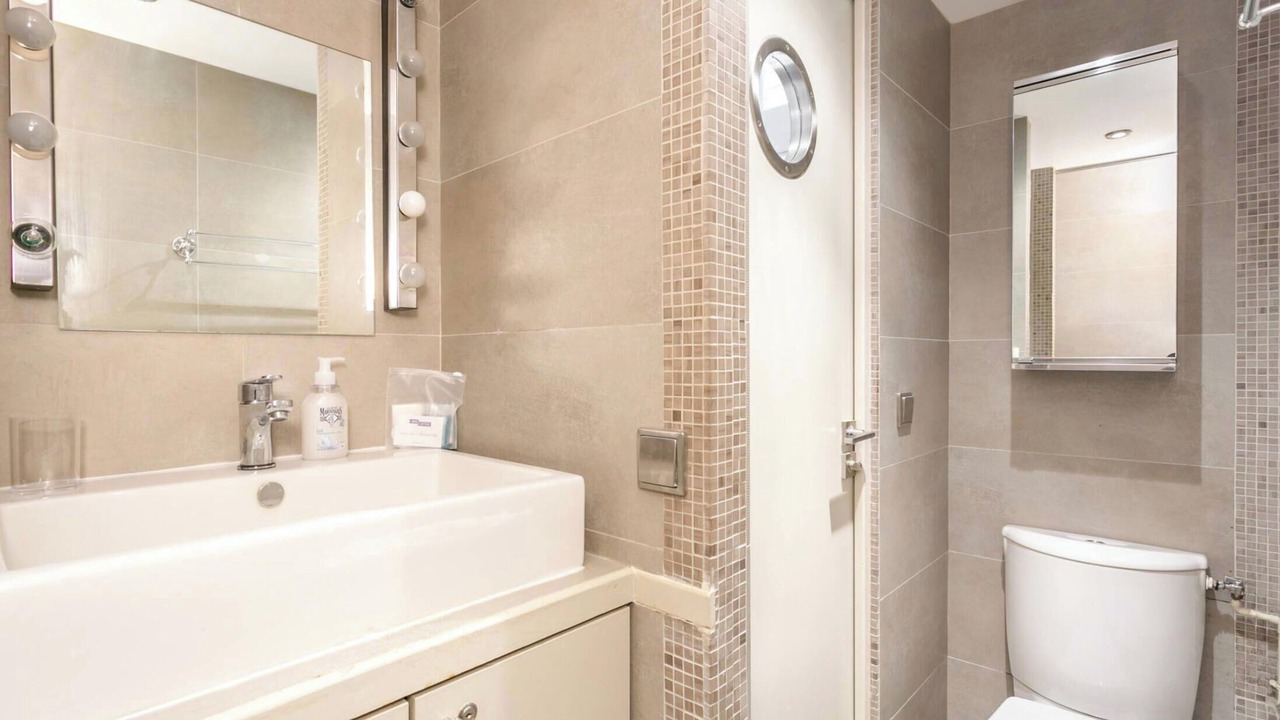 Photo of Bathroom in Arsenal