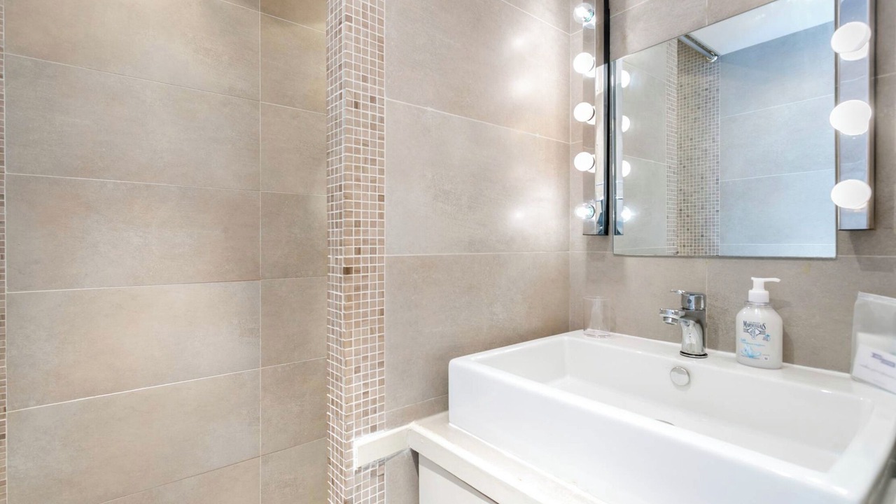 Photo of Bathroom in Arsenal