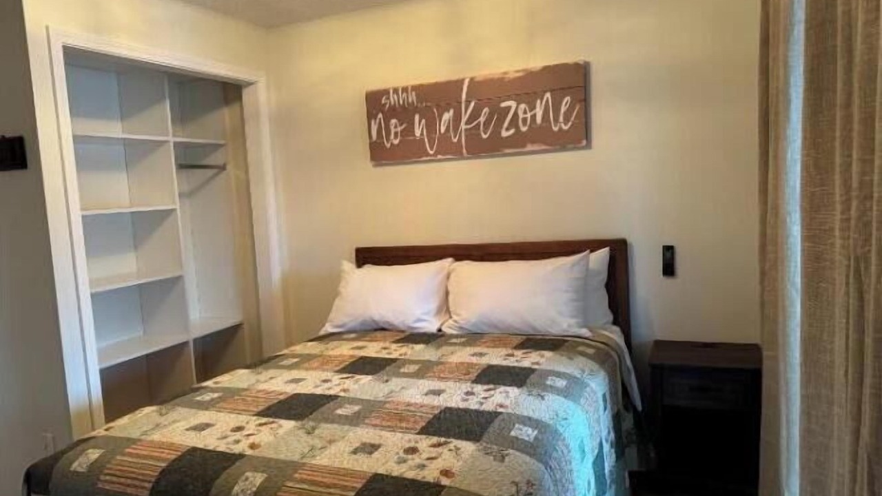 Photo of Bedroom in Camdenton