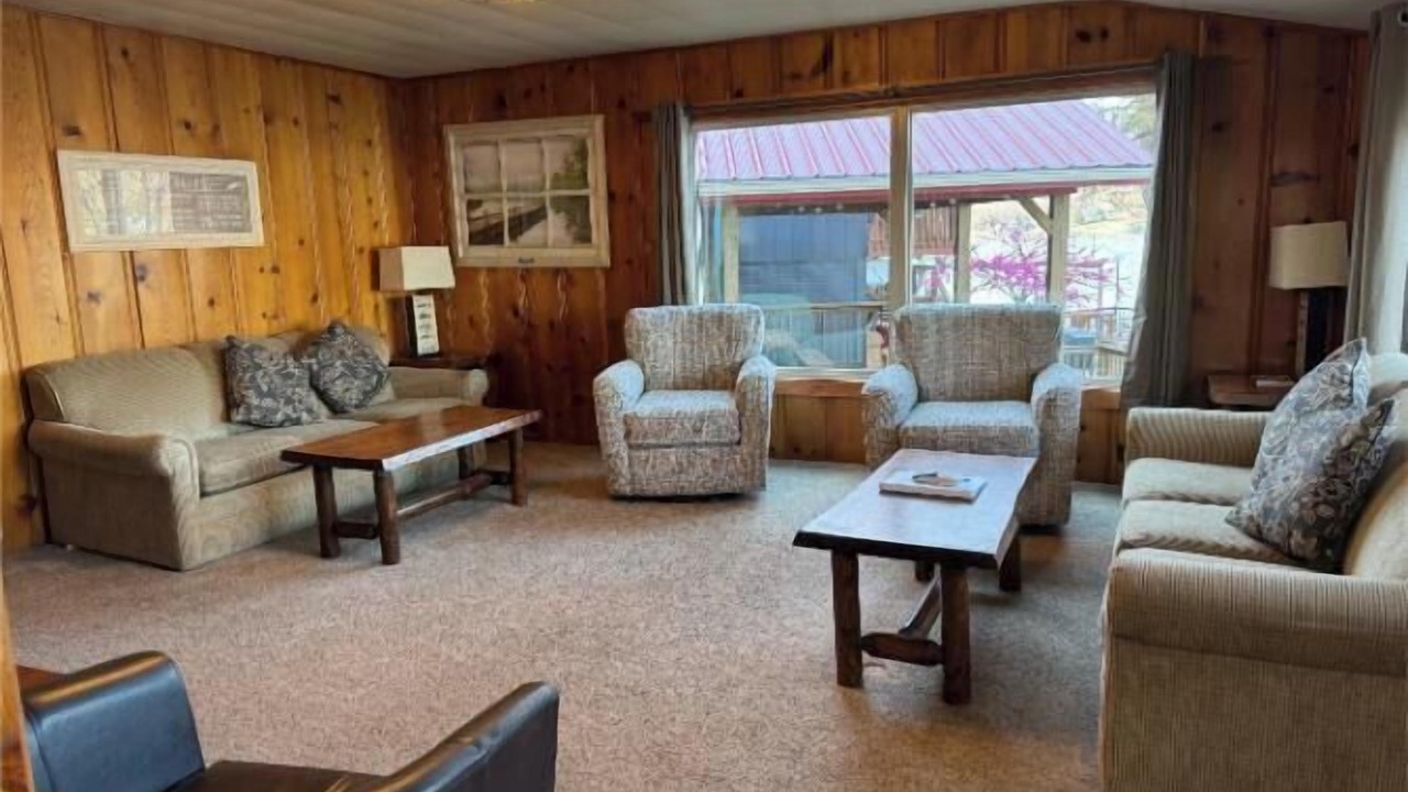Photo of Livingroom in Camdenton