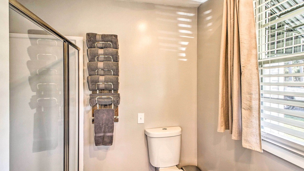 Photo of Bathroom in Lakeview