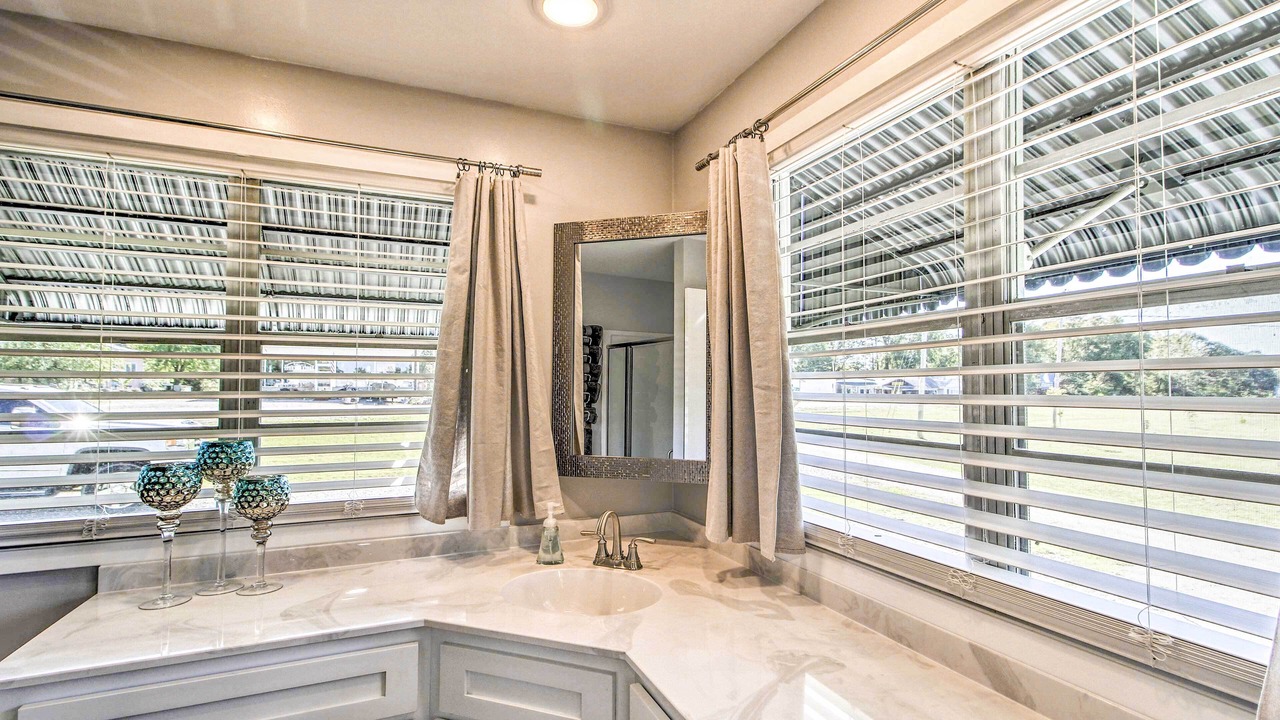 Photo of Bathroom in Lakeview