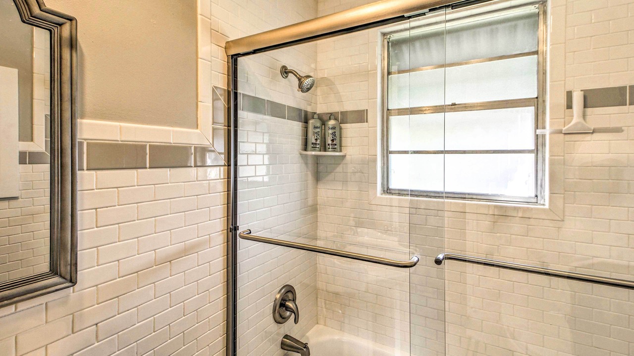 Photo of Bathroom in Lakeview