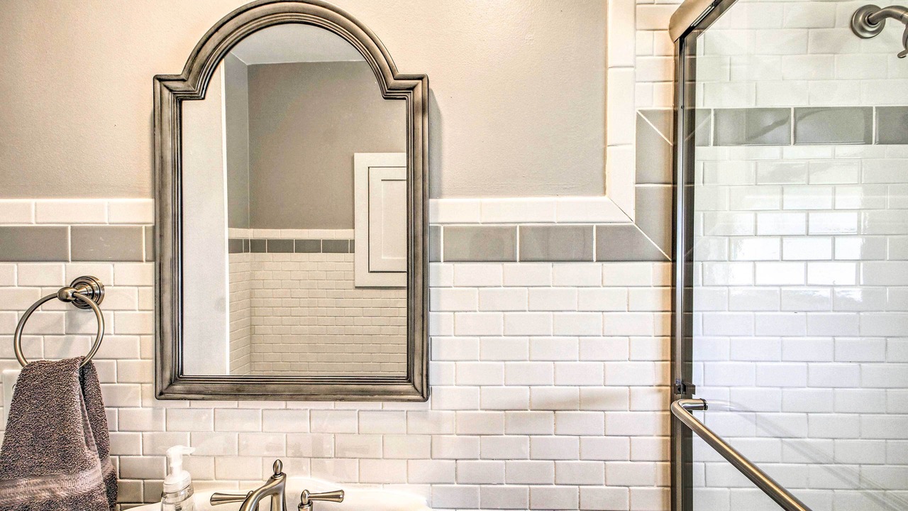 Photo of Bathroom in Lakeview