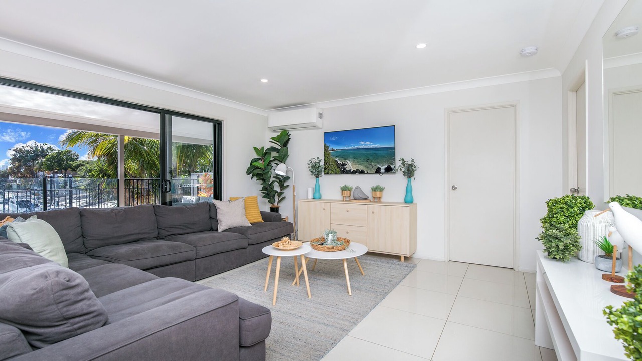 Photo of Livingroom in Broadbeach Waters