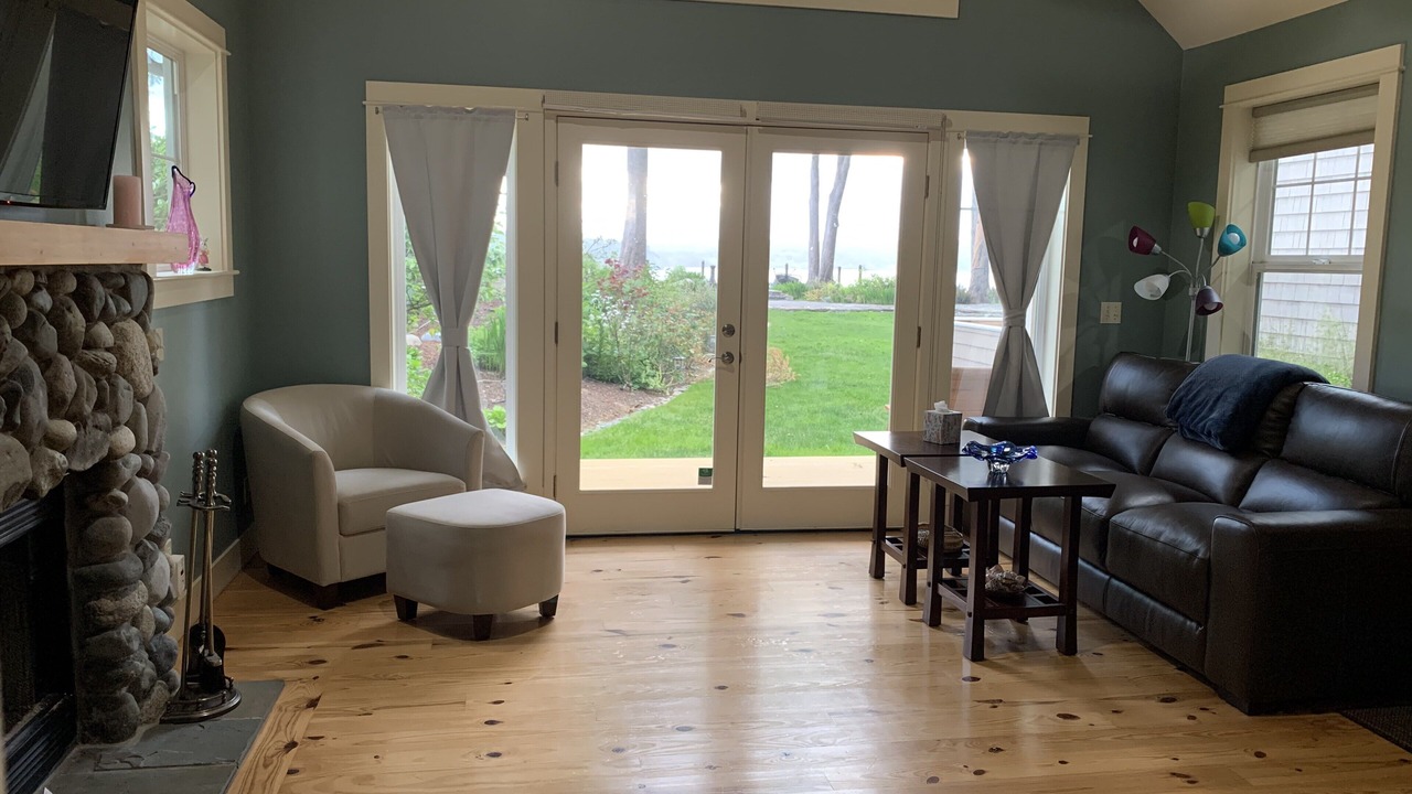 Photo of Livingroom in Hansville