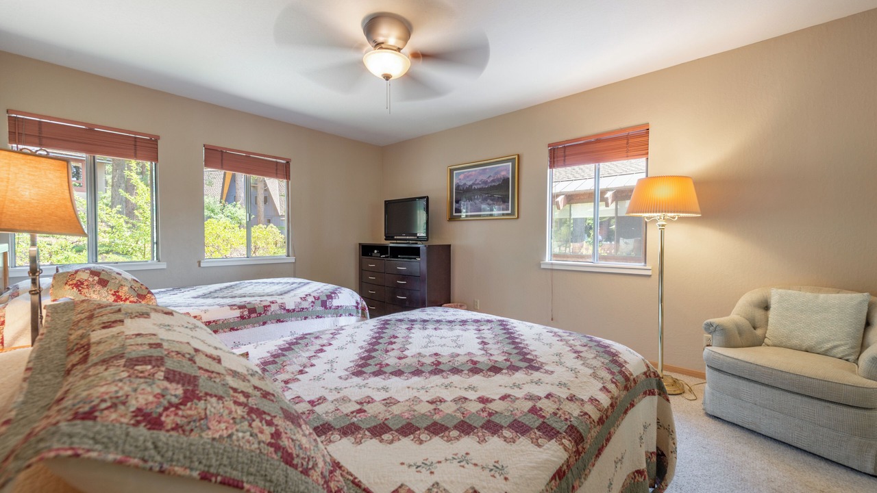 Photo of Bedroom in Lake Forest