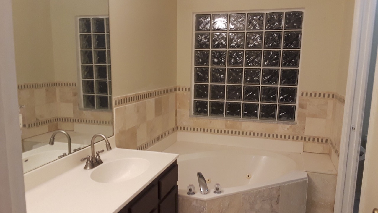 Photo of Bathroom in Hunt Club