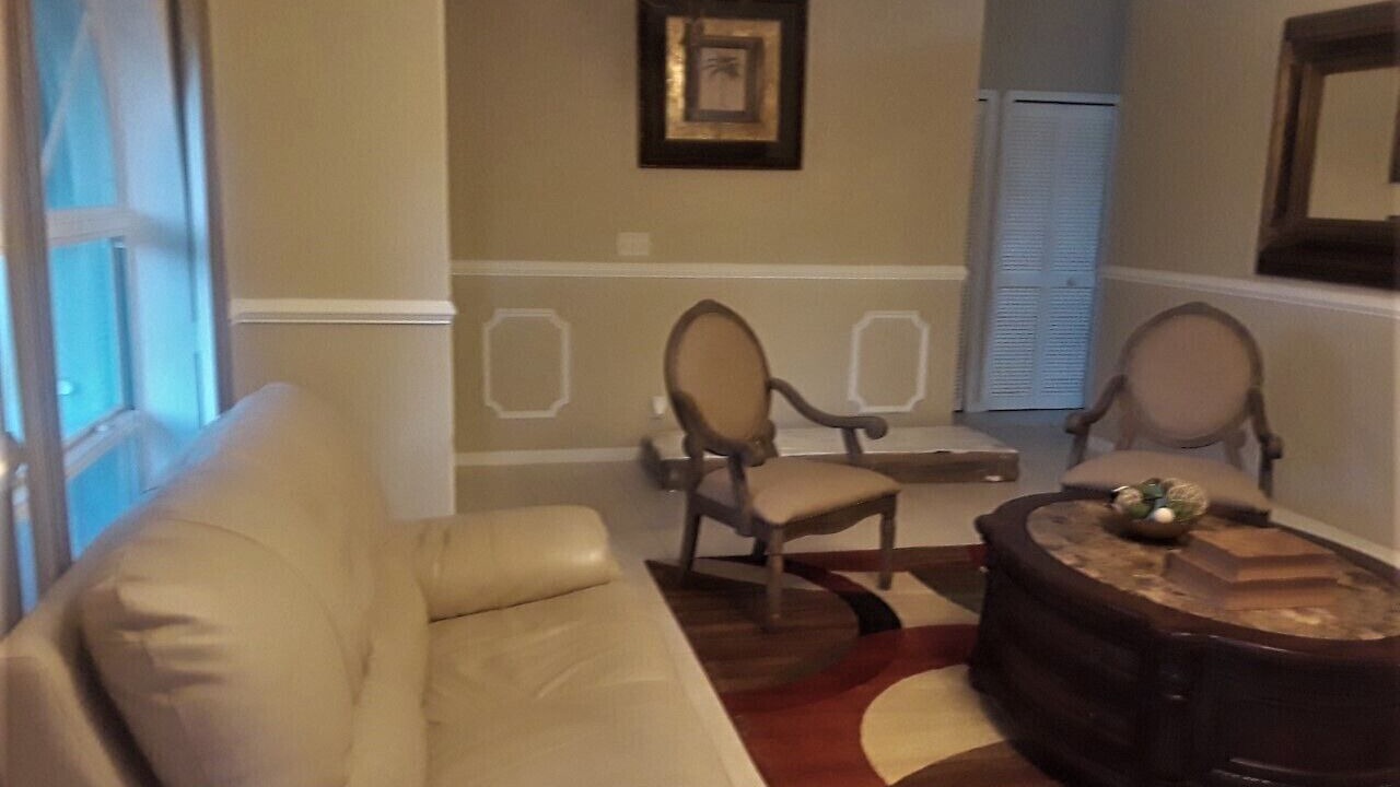 Photo of Livingroom in Hunt Club