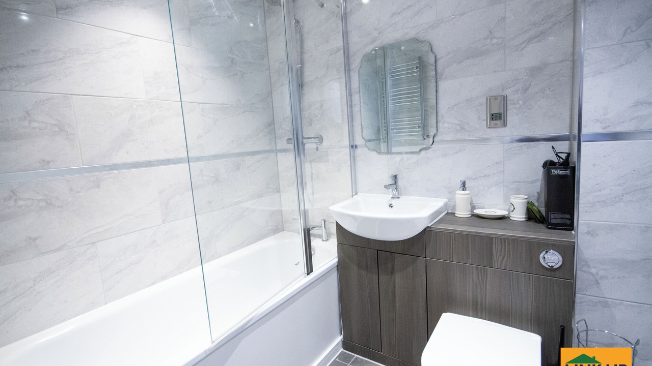 Photo of Bathroom in Yiewsley