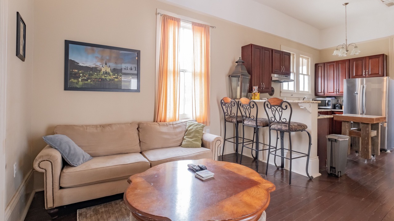 Photo of Livingroom in Mid-City