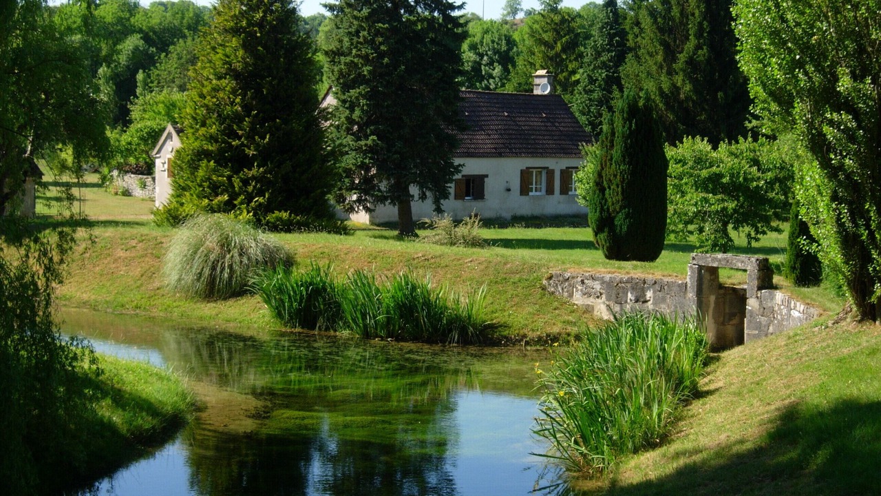 Photo of Outdoor in Druyes-les-Belles-Fontaines