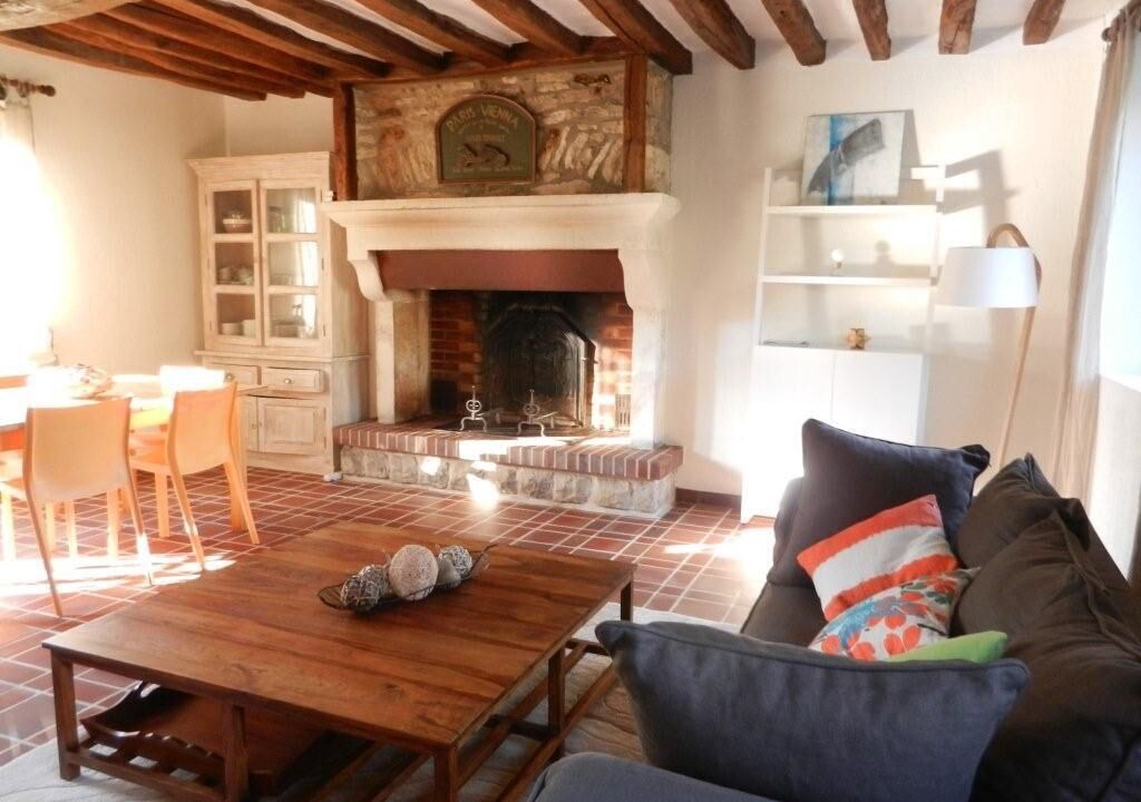 Photo of Livingroom in Druyes-les-Belles-Fontaines