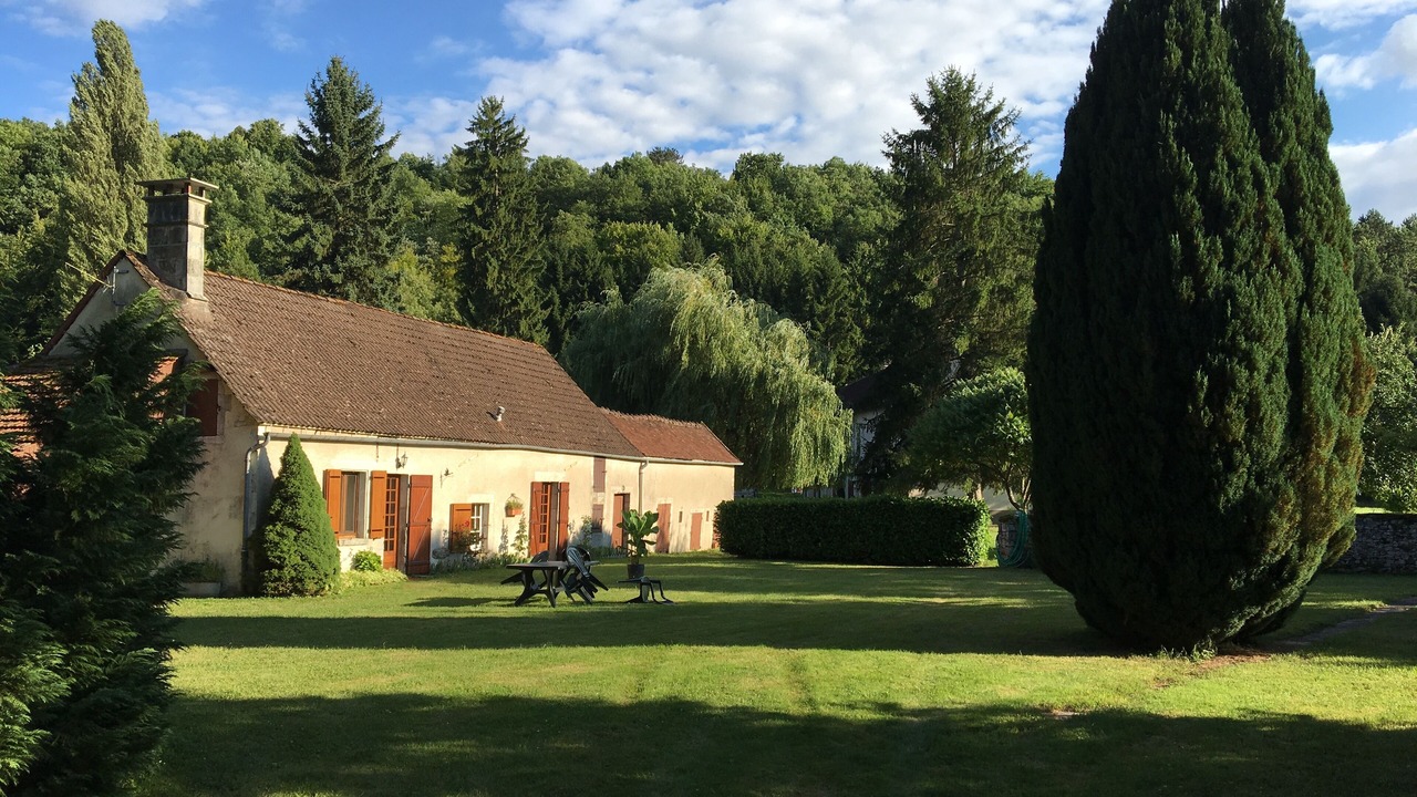 Photo of Outdoor in Druyes-les-Belles-Fontaines