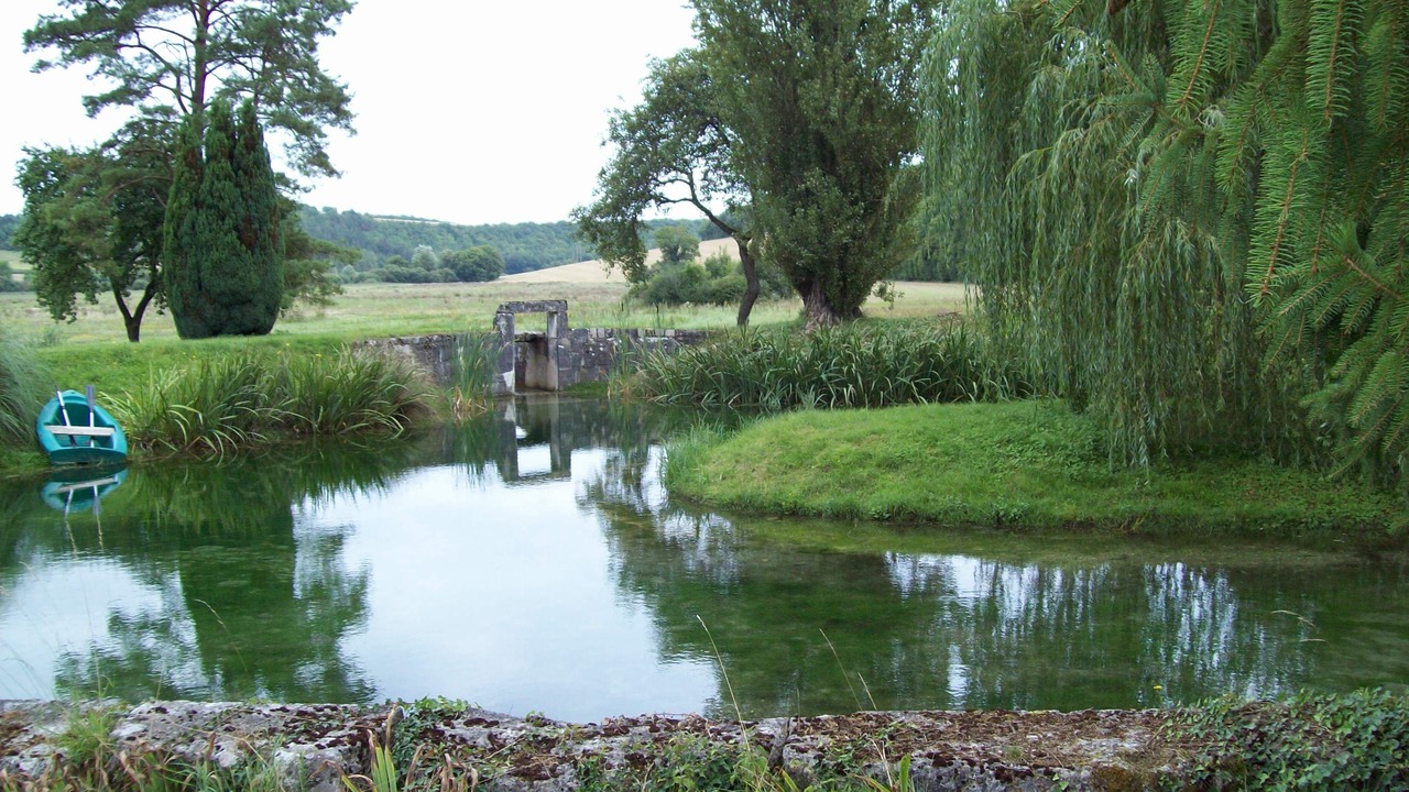 Photo of Outdoor in Druyes-les-Belles-Fontaines