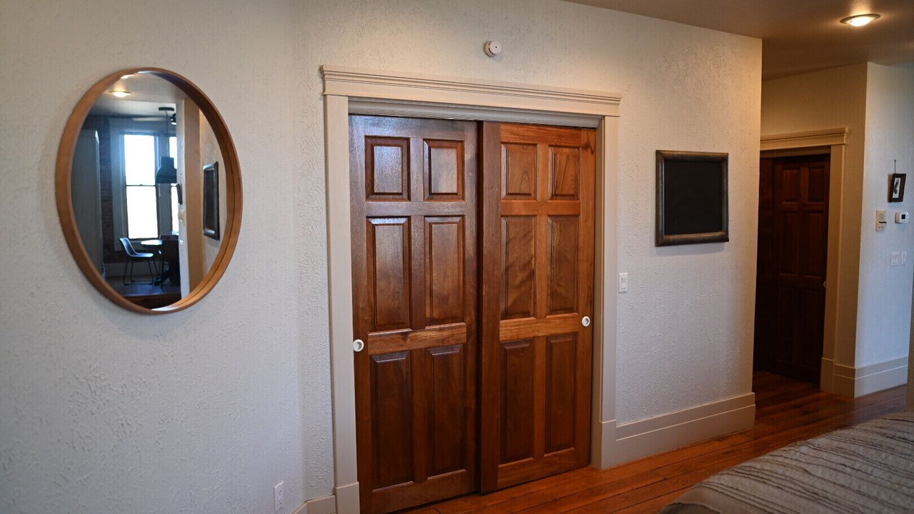 Photo of Bedroom in Eureka Springs Historic District