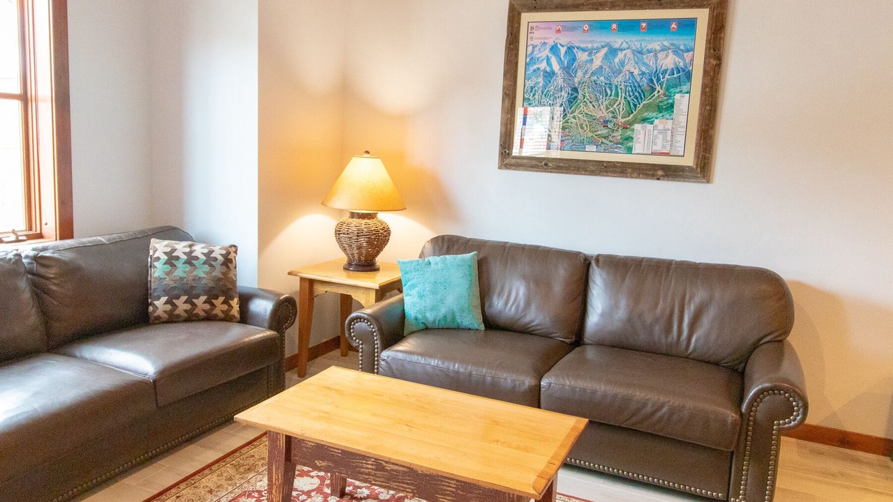 Photo of Bedroom in Peak 9