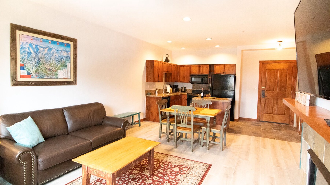 Photo of Bedroom in Peak 9