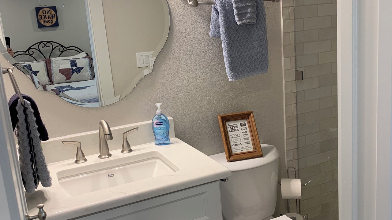 Photo of Bathroom in Canyon Lake