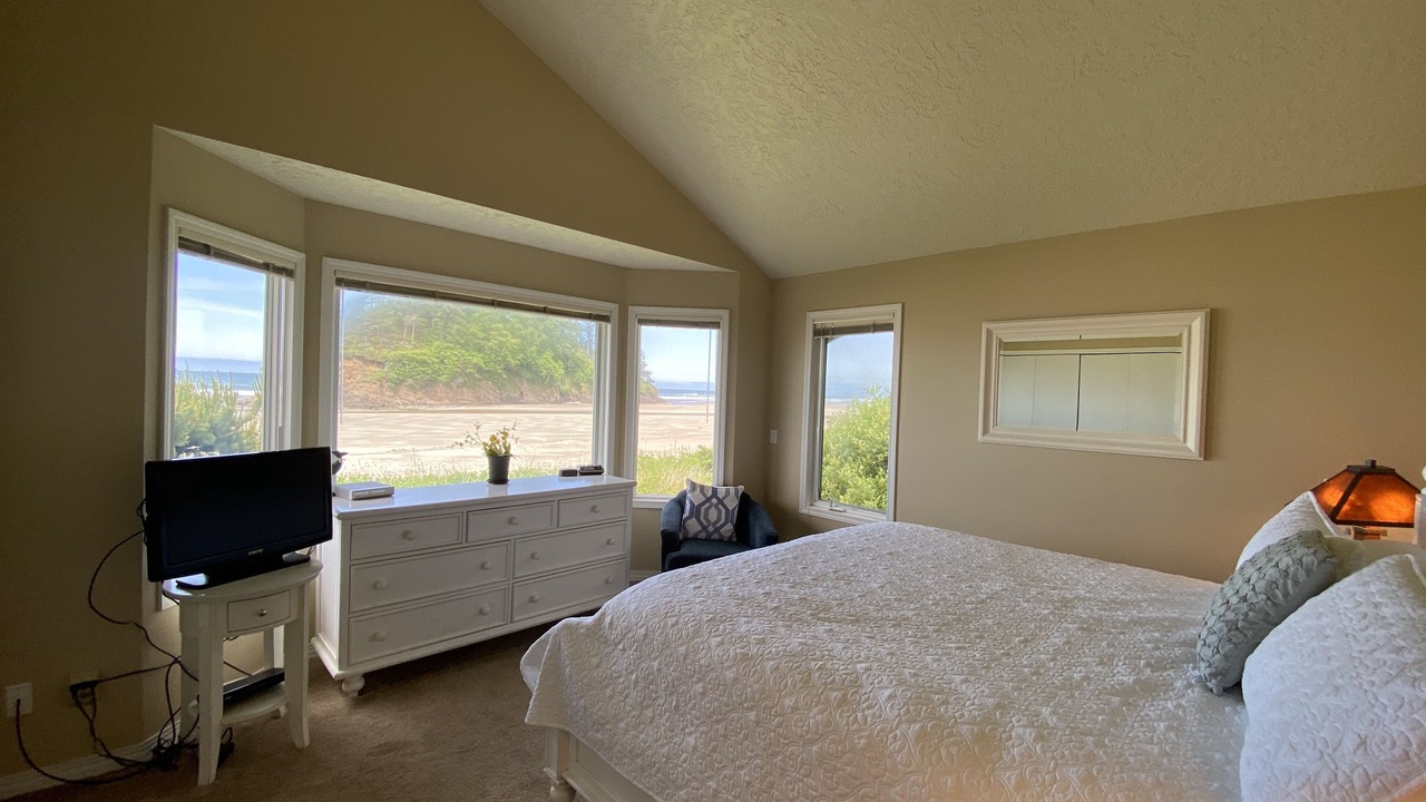 Photo of Bedroom in Neskowin