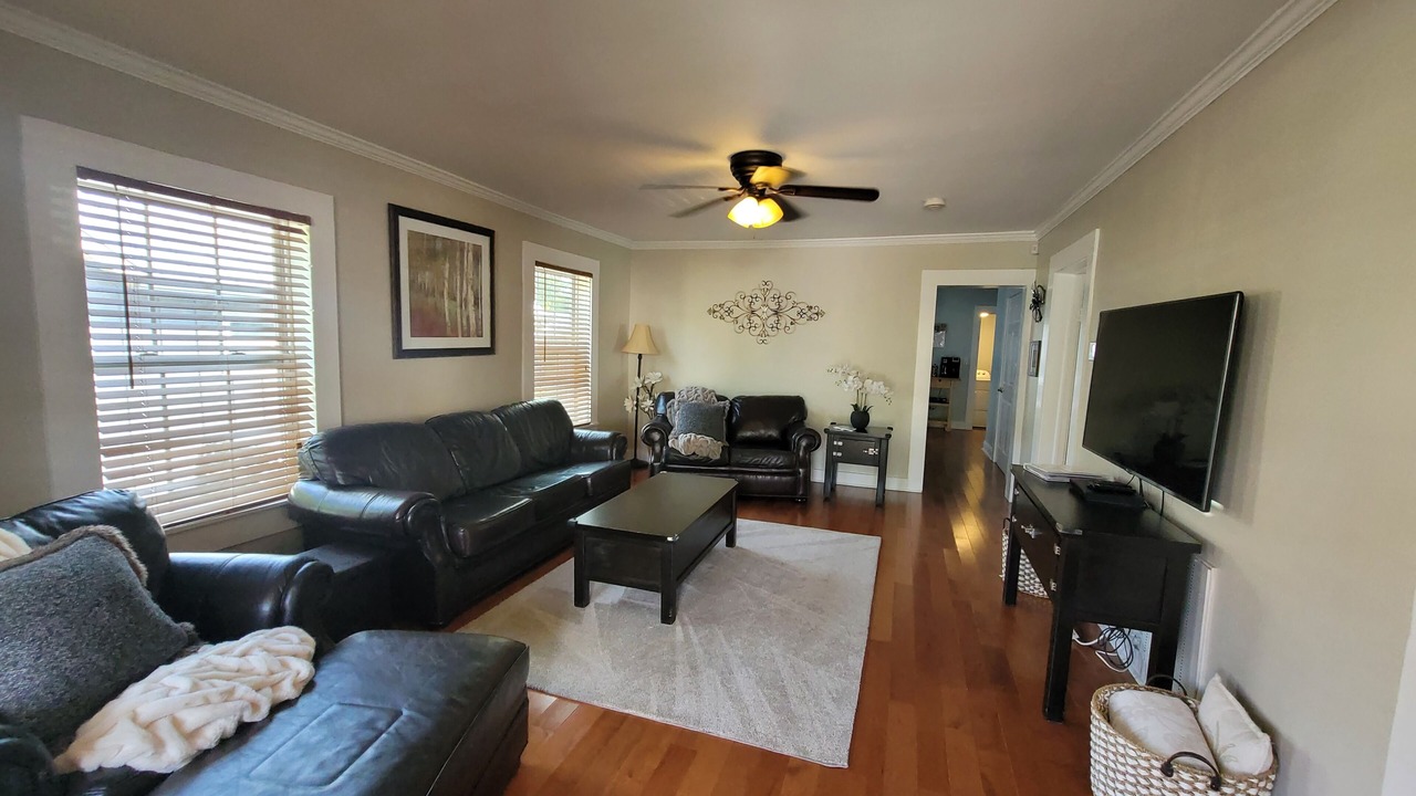 Photo of Livingroom in Northside