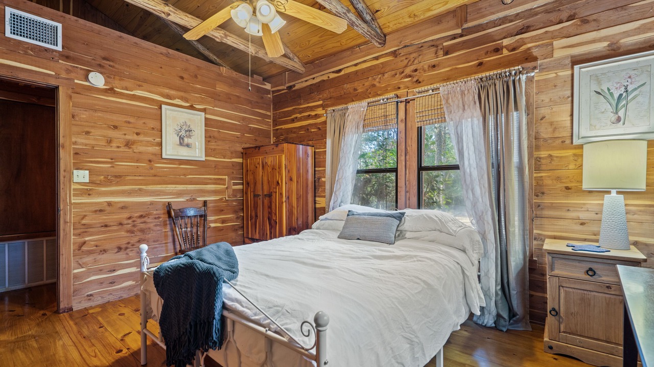 Photo of Bedroom in La Grange