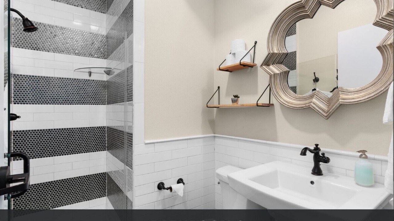 Photo of Bathroom in East Cesar Chavez