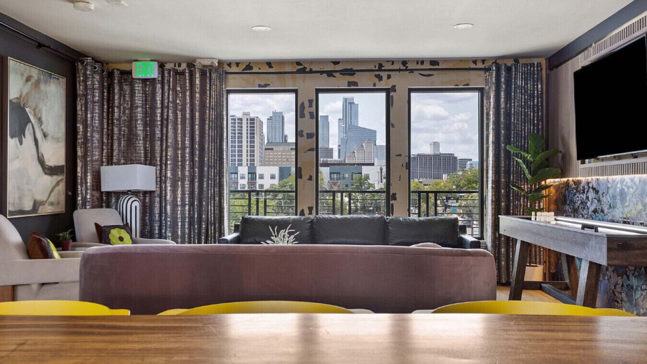 Photo of Livingroom in East Cesar Chavez