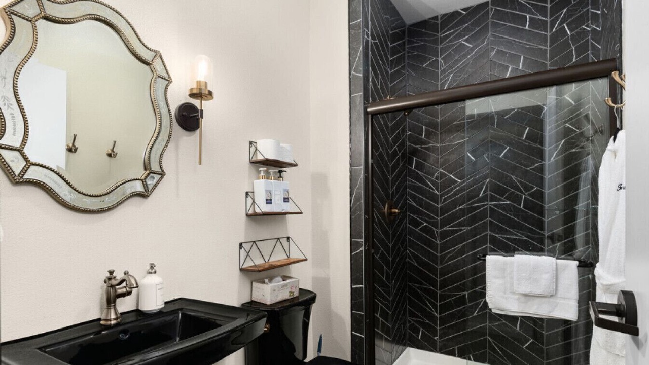 Photo of Bathroom in East Cesar Chavez