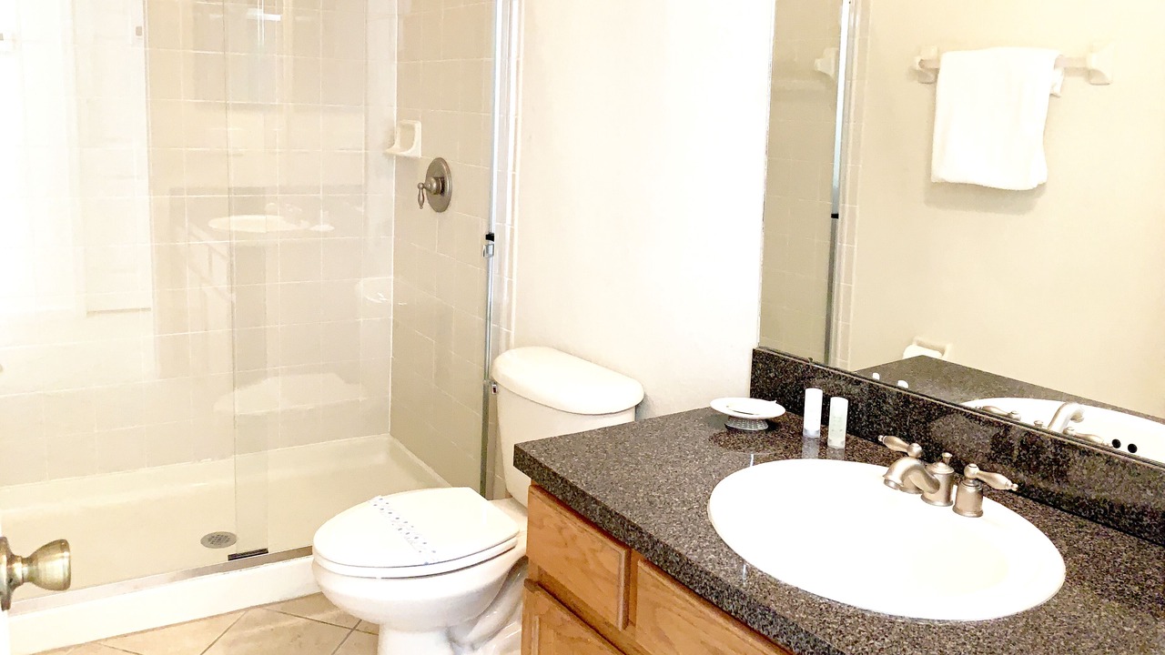 Photo of Bathroom in Trafalgar Village