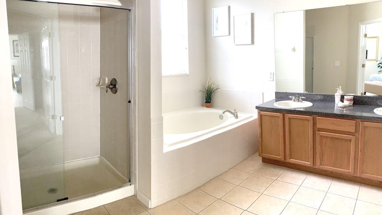 Photo of Bathroom in Trafalgar Village