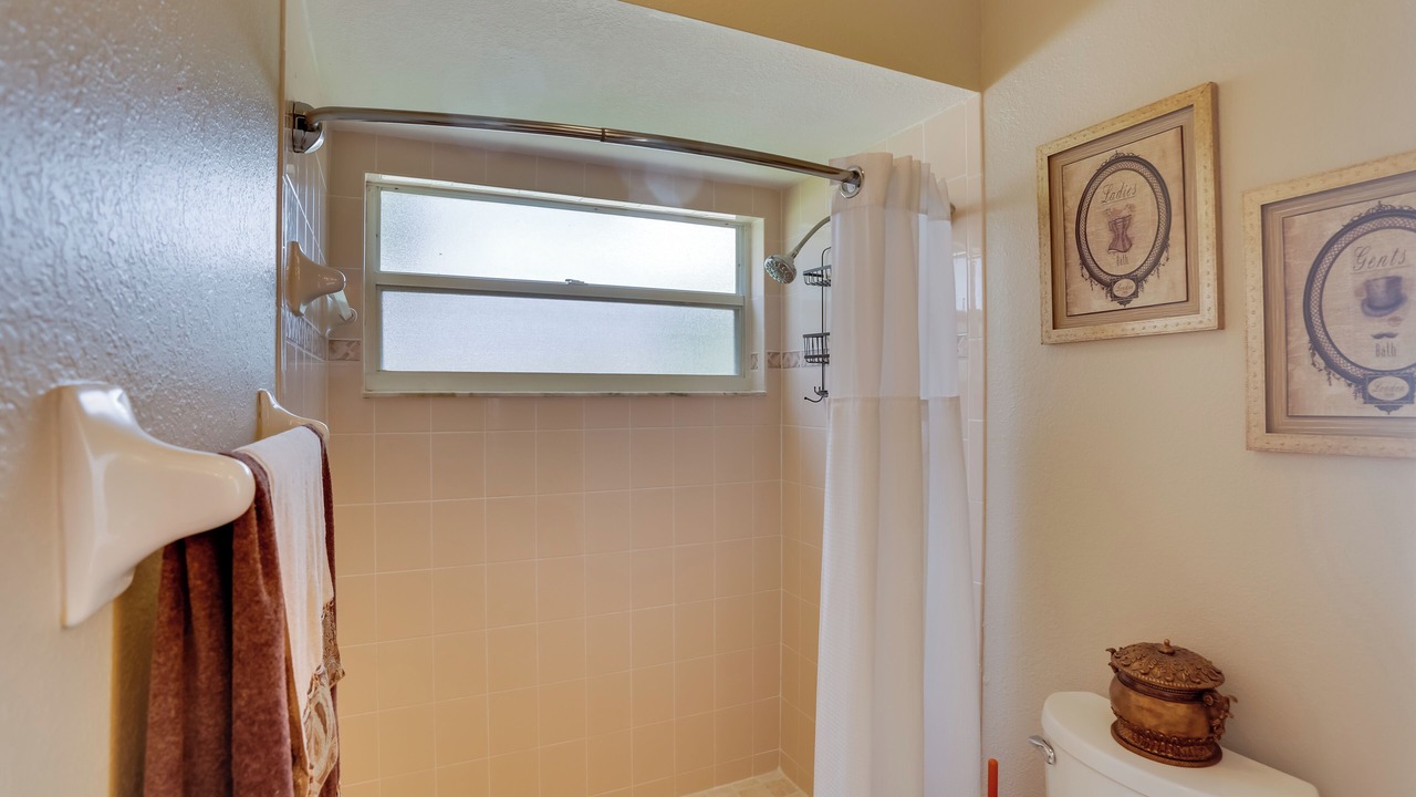 Photo of Bathroom in Pelican