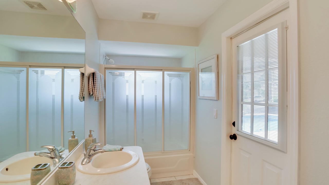 Photo of Bathroom in Pelican